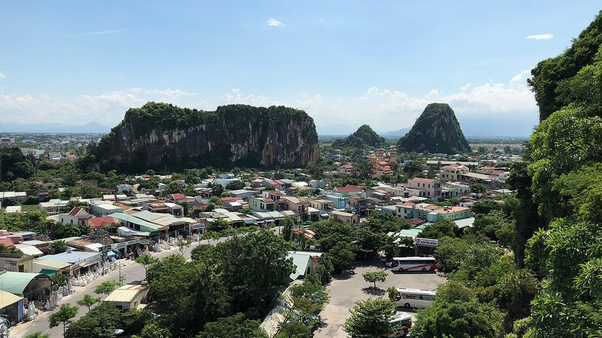 五行山からの見晴らし、こういう山の感じ、すごくベトナムっぽい